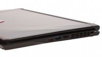 Prawy bok - Thunderbolt 3, USB 3.0, HDMI