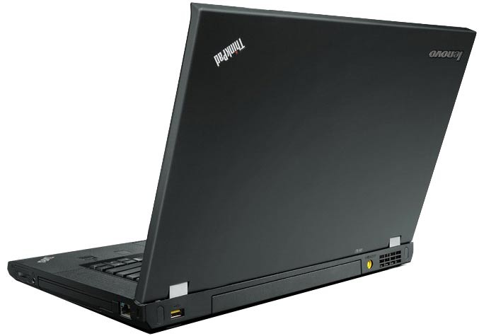 ehajnyd56f1 - lab-kuzniewski.pl - Testy laptopów, recenzje i porównania Open black Lenovo ThinkPad laptop angled from the rear-left, with the lid logo and side ports visible