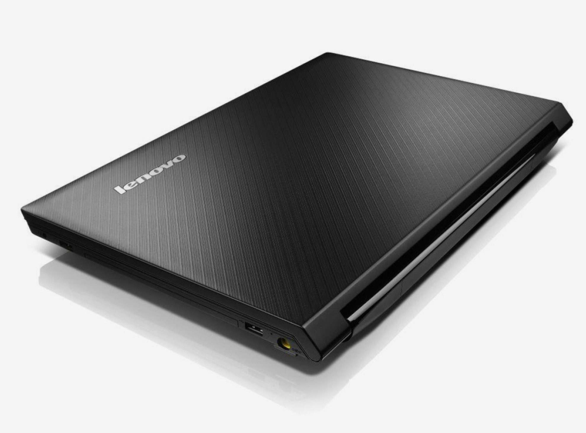 Lenovo_B590_0906_03 - lab-kuzniewski.pl - Testy laptopów, recenzje i porównania Closed black Lenovo laptop with brushed metal lid viewed at an oblique angle.