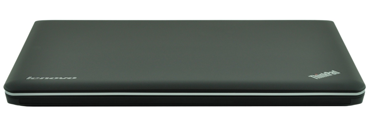lenovo-thinkpad-edge-e33_118099 - lab-kuzniewski.pl - Testy laptopów, recenzje i porównania Closed Lenovo ThinkPad laptop with a dark gray lid, viewed from the side to show its slim profile.