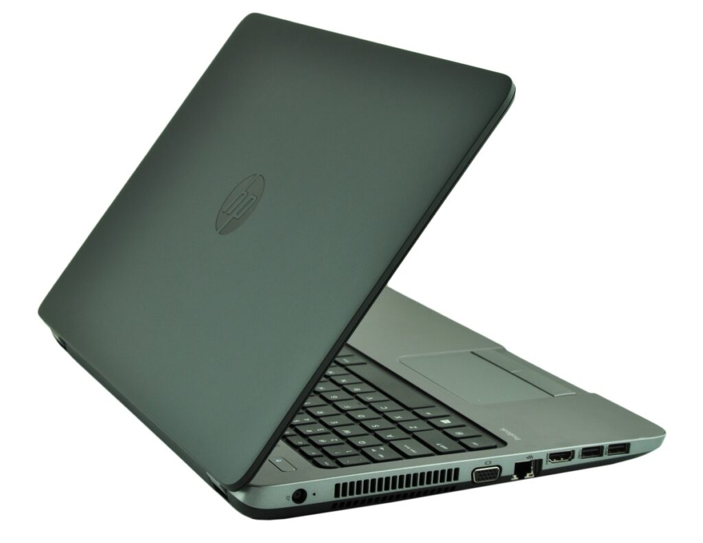 hp-probook-450-g0-h0u97e_126303 - lab-kuzniewski.pl - Testy laptopów, recenzje i porównania HP laptop open at an angle, showing keyboard and side ports on a gray chassis