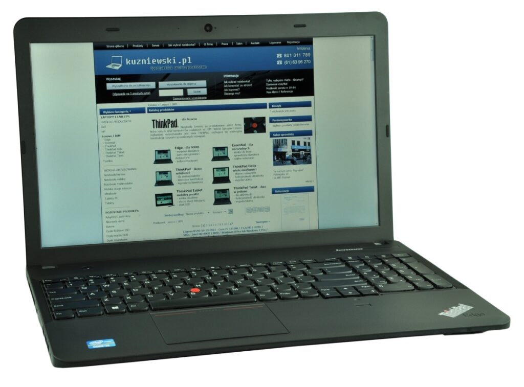 Black Lenovo ThinkPad laptop open to a Polish tech website on its screen, keyboard visible with red TrackPoint bulb.