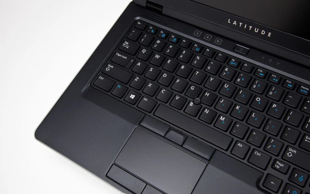 Dell Latitude 6430u_1706_05 - lab-kuzniewski.pl - Testy laptopów, recenzje i porównania Close-up of a black Latitude laptop keyboard with a touchpad and palm rest visible on the left side.