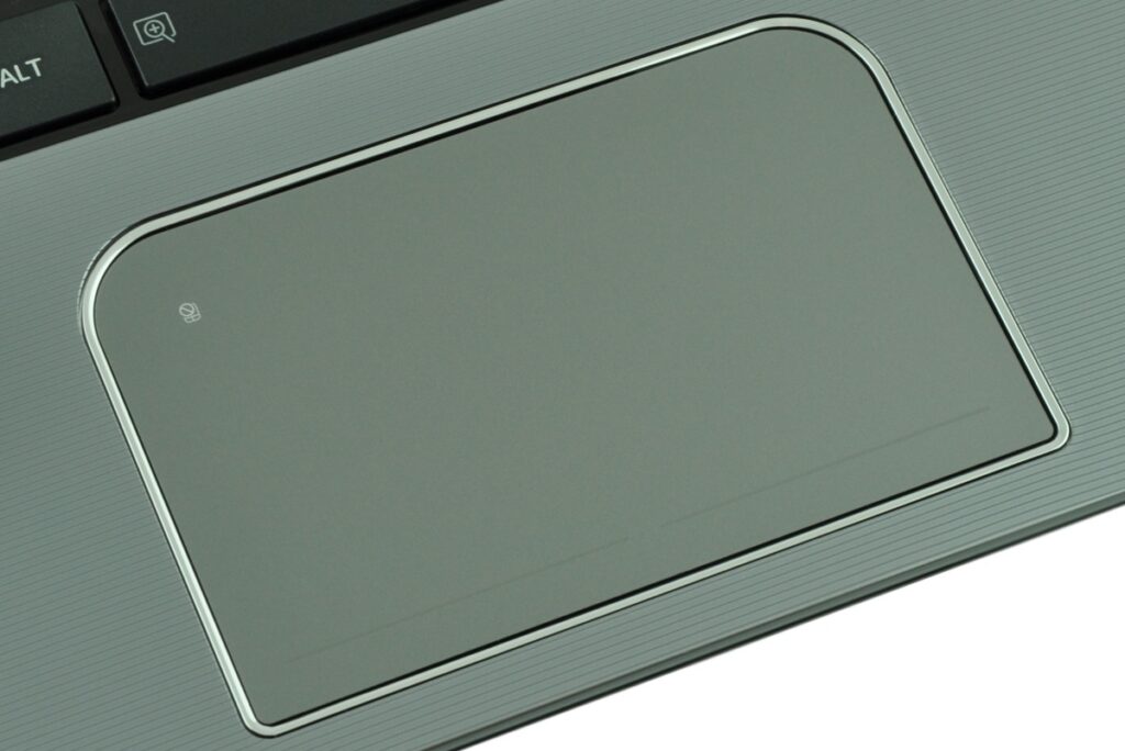 toshiba-satellite-pro-l5_123414 - lab-kuzniewski.pl - Testy laptopów, recenzje i porównania Silver laptop touchpad with rounded corners and metal border, partially shown near the keyboard (ALT key visible). Intent: input area for cursor control on a laptop.
