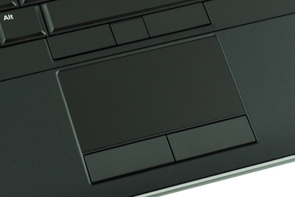 dell-latitude-e6540-5197_125181 - lab-kuzniewski.pl - Testy laptopów, recenzje i porównania Close-up of a black laptop touchpad with two click buttons beneath and part of the keyboard (Alt key visible).