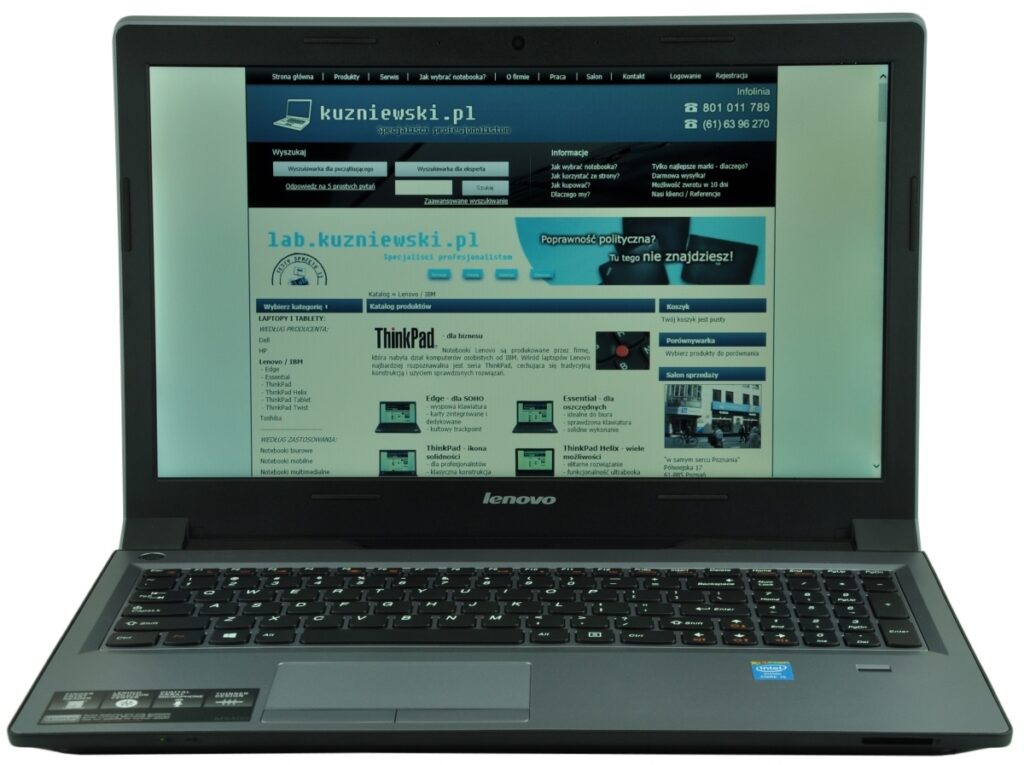 Lenovo laptop displaying a Polish tech website on the screen, with blue header and navigation menus.