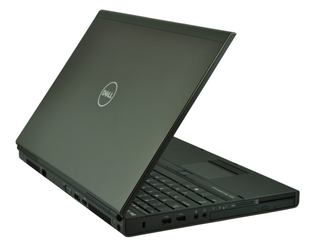 dell-precision-m4800-516_125164 - lab-kuzniewski.pl - Testy laptopów, recenzje i porównania Open Dell laptop viewed from the side, showing keyboard and multiple side ports on a dark chassis.