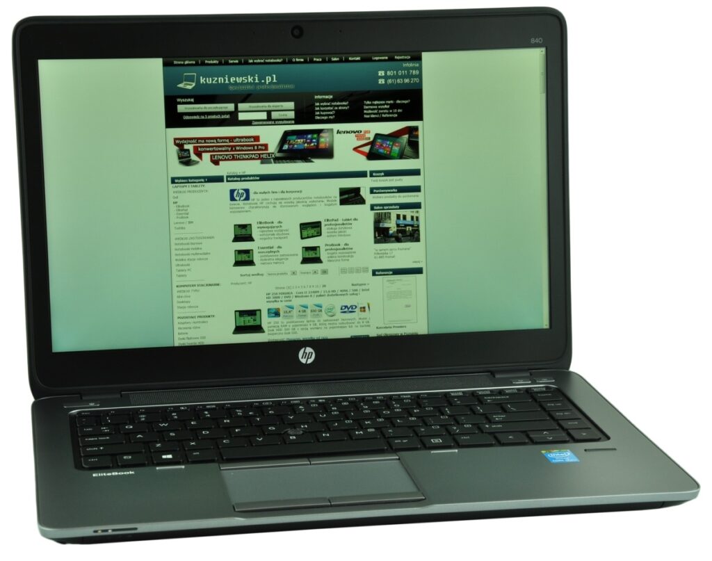 Open HP laptop displaying a Polish tech website on the screen, with product banners and navigation visible