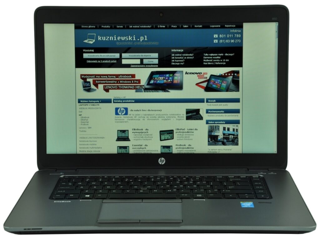 HP EliteBook laptop open, displaying a Polish tech website with a blue header and navigation bar on screen