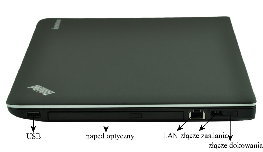 Zamknięty laptop z lewej strony z portami: USB, napęd optyczny, LAN, zasilanie i złącze dokowania.