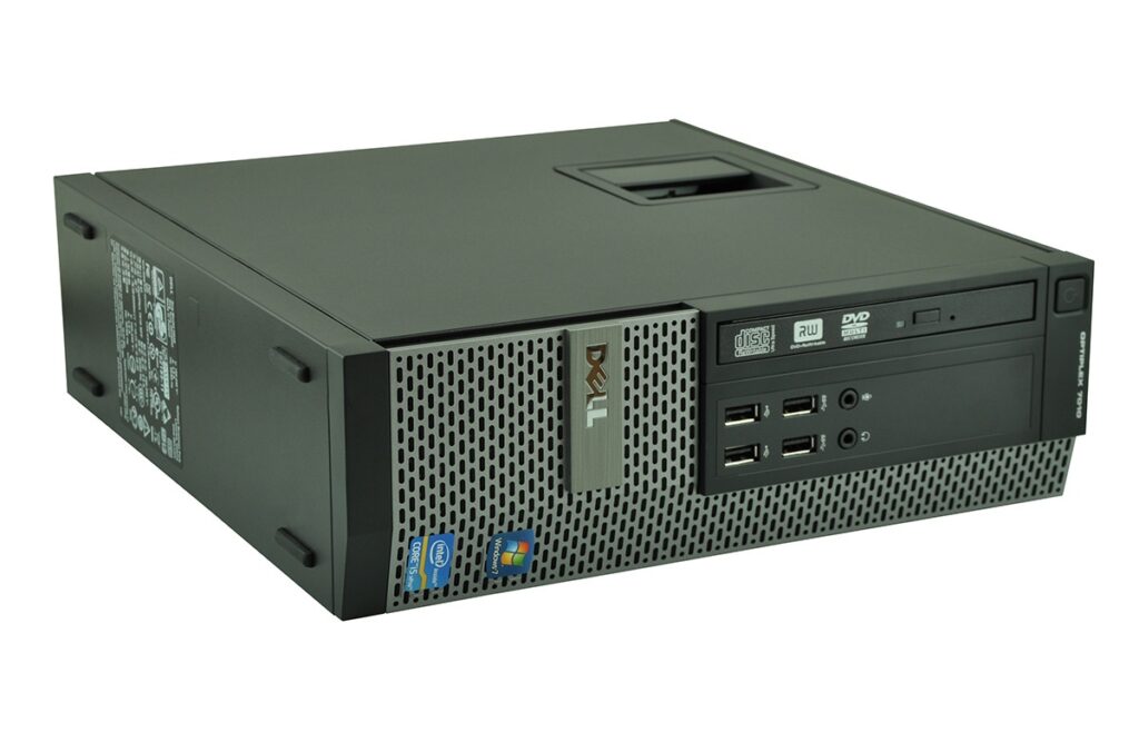 dell-optiplex-7010-52031_128564 - lab-kuzniewski.pl - Testy laptopów, recenzje i porównania Dell small-form-factor desktop PC with front USB ports, DVD drive, and power button; perforated front panel and Dell logo visible.