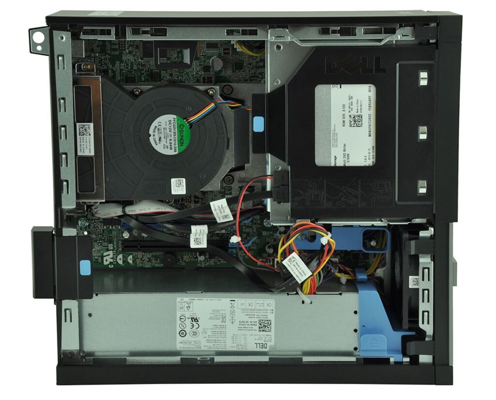 dell-optiplex-7010-52031_128573 - lab-kuzniewski.pl - Testy laptopów, recenzje i porównania Internal view of a Dell server chassis showing the motherboard, cooling fan, power supply, and colorful wiring harnesses