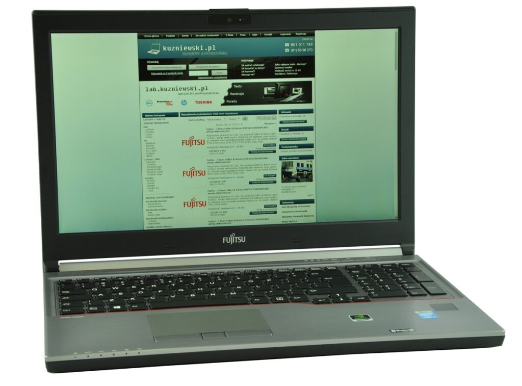 Fujitsu laptop open, displaying a Polish tech website on the screen