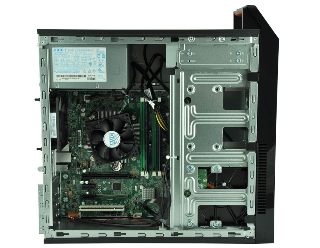 lenovo-thinkcentre-e93-1_126781 - lab-kuzniewski.pl - Testy laptopów, recenzje i porównania Open desktop PC chassis displaying motherboard, CPU cooler, RAM, power supply, and drive bays.