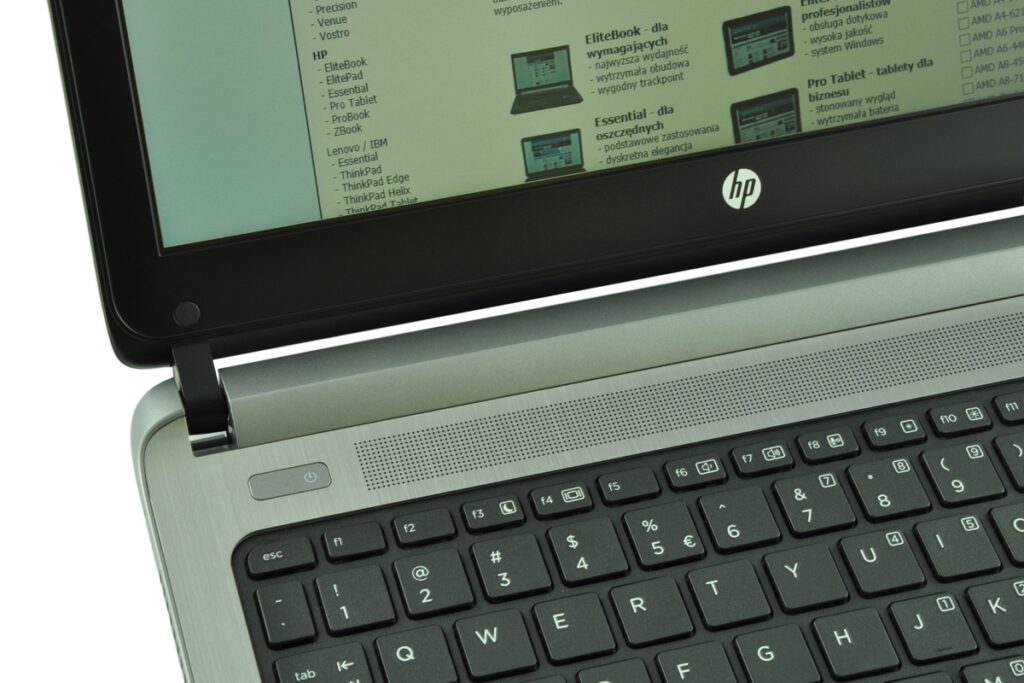 hp-probook-430-g2-g6w25e_129670 - lab-kuzniewski.pl - Testy laptopów, recenzje i porównania HP laptop with open screen displaying a web page, showing a silver keyboard and brushed metal chassis with the HP logo visible below the display.