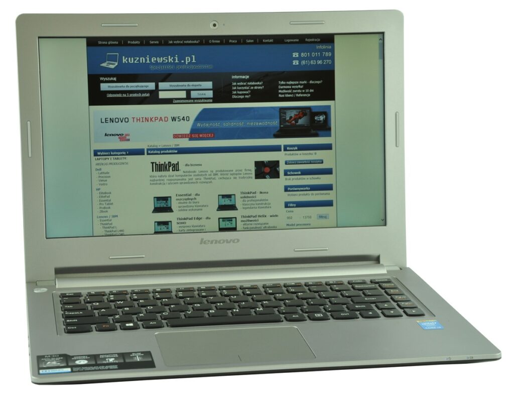 lenovo-m30-70-59-428988_130065 - lab-kuzniewski.pl - Testy laptopów, recenzje i porównania Open silver Lenovo laptop with keyboard visible, displaying the kuzniiewski.pl homepage on its screen.