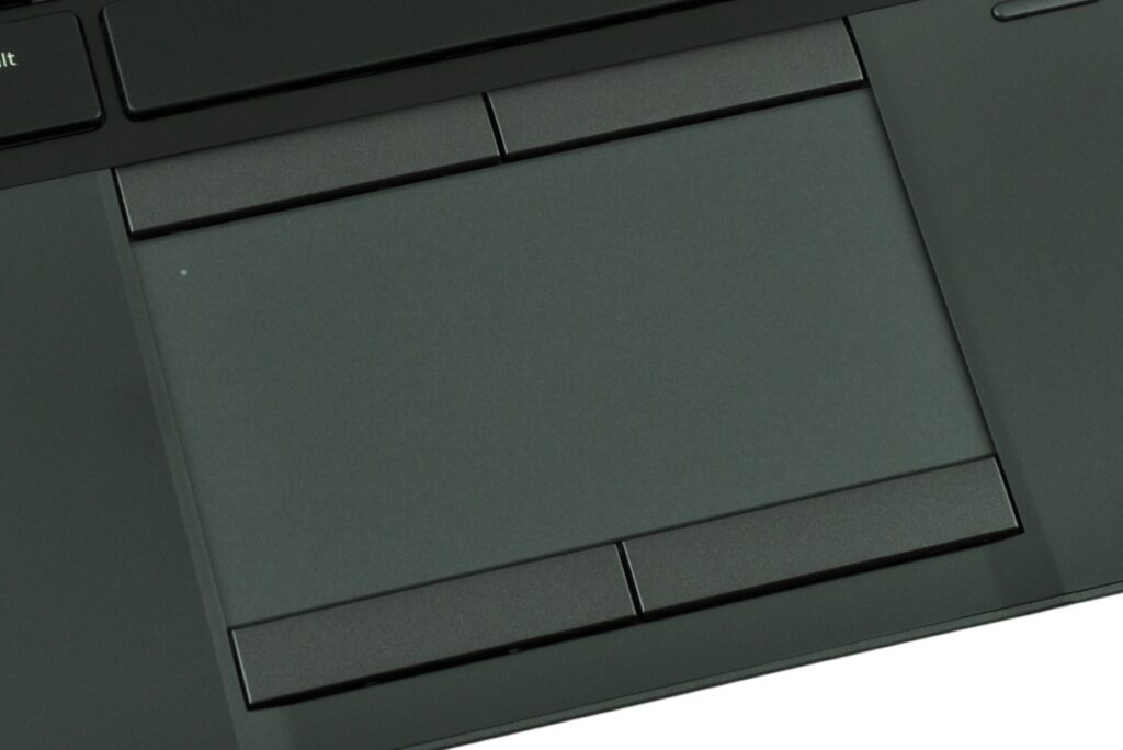hp-zbook-14-g2-j8z75ea-c_130730 - lab-kuzniewski.pl - Testy laptopów, recenzje i porównania Close-up of a dark gray laptop touchpad with integrated left and right-click buttons surrounding it