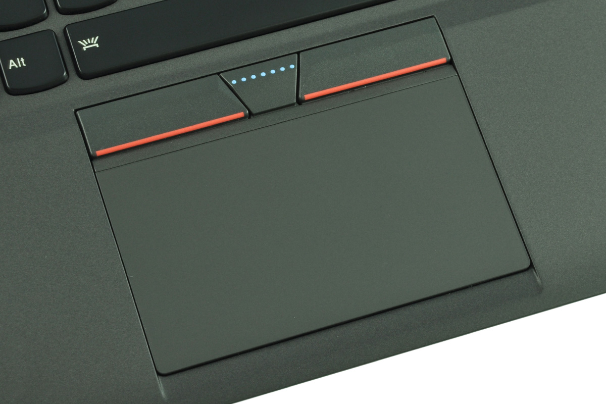 laptop-lenovo-thinkpad-x1-carbon3-6 - lab-kuzniewski.pl - Testy laptopów, recenzje i porównania Close-up of a laptop trackpad with two red-edged buttons and a blue dotted indicator above the pad.