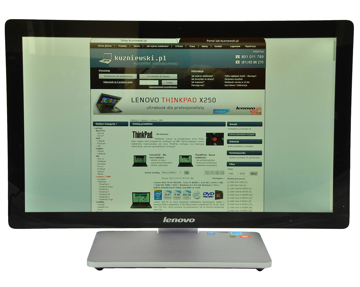 lenovo-a540-f0an0029pb-c_132534 - lab-kuzniewski.pl - Testy laptopów, recenzje i porównania Lenovo monitor on a stand displaying a tech website with a Lenovo ThinkPad X250 banner.