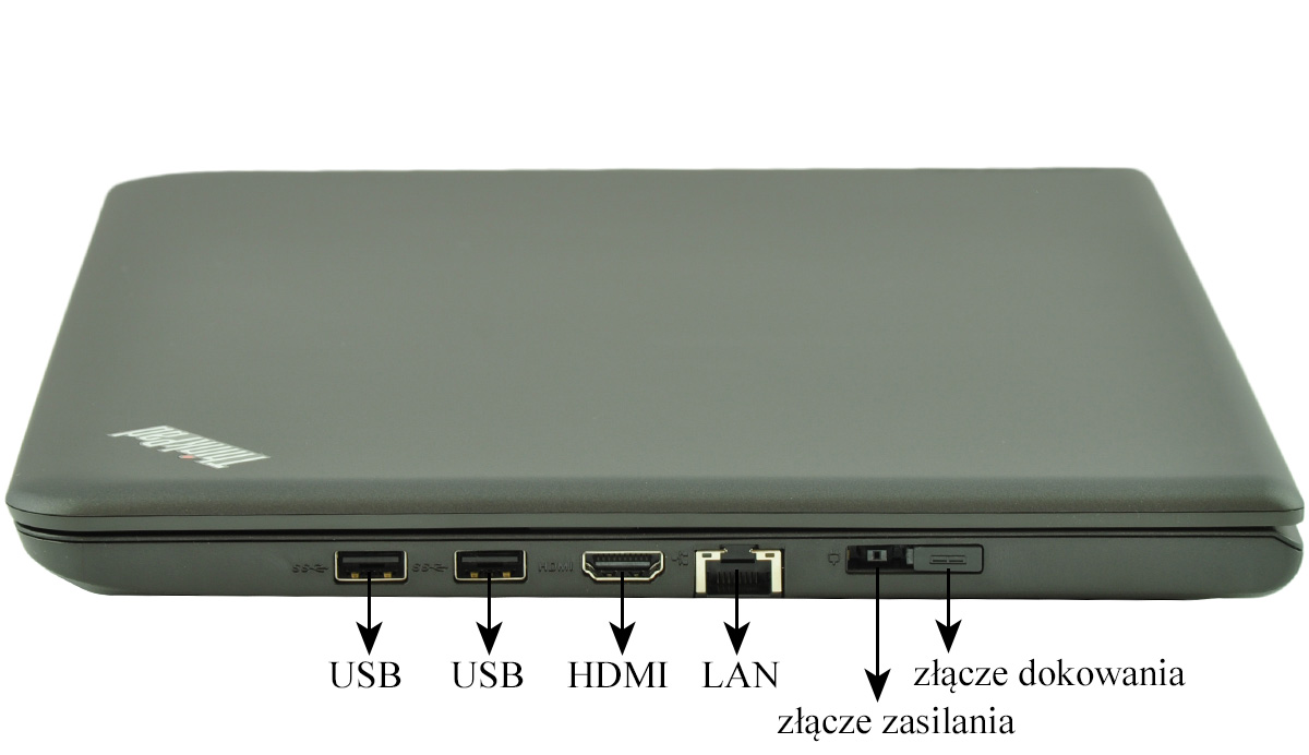 laptop-lenovo-thinkpad-e450-15 - lab-kuzniewski.pl - Testy laptopów, recenzje i porównania Side view of a closed black laptop showing two USB ports, an HDMI port, an Ethernet (LAN) port, a power connector and a docking port labeled złącze dokowania/złącze zasilania.