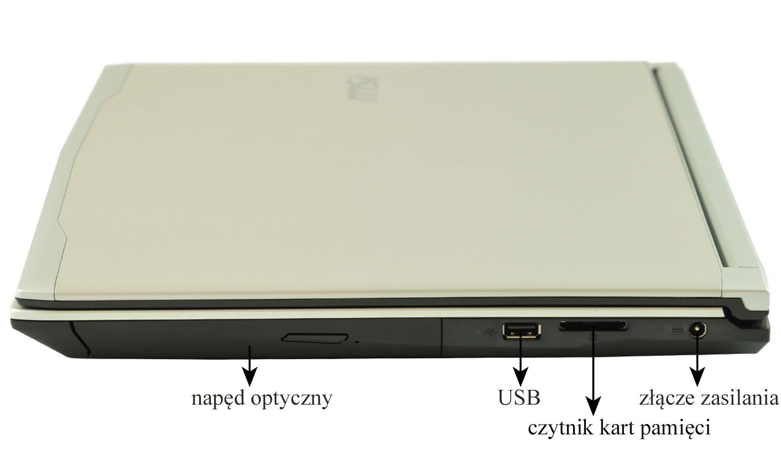 msi-pe70-2qd-core-i7-472_133022 - lab-kuzniewski.pl - Testy laptopów, recenzje i porównania Side view of a laptop with optical drive, USB port, memory card reader, and power connector labeled on the chassis (Polish terms).
