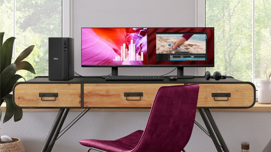 Dell_Pro_Tower_Essetnial_2026_1507_user03 - lab-kuzniewski.pl - Testy laptopów, recenzje i porównania Dual-monitor computer workstation on a wooden desk with a Dell mini PC, keyboard, mouse, and headphones; purple chair nearby.