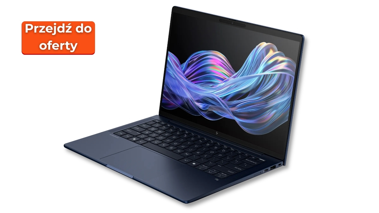 Laptop on white background, angled view with a colorful screen and an orange 'Przejdź do oferty' button in the top-left (CTA clearly visible).
