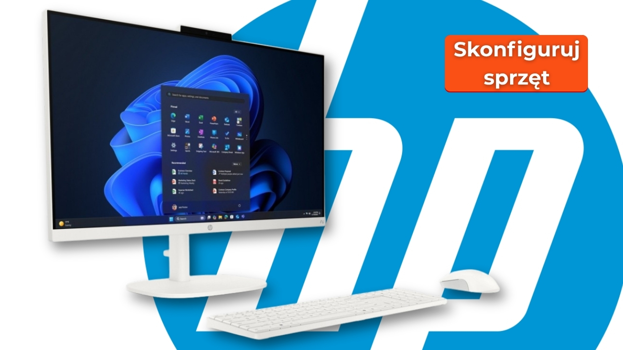 All-in-one computer with keyboard and mouse displayed against a large blue logo and a red 'Skonfiguruj sprzęt' badge, conveying setup or configuration of equipment.