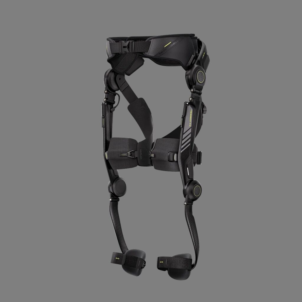 Hypershell Halo_06 - lab-kuzniewski.pl - Testy laptopów, recenzje i porównania Black robotic leg exoskeleton with ankle cuffs and waist strap, designed to assist walking.