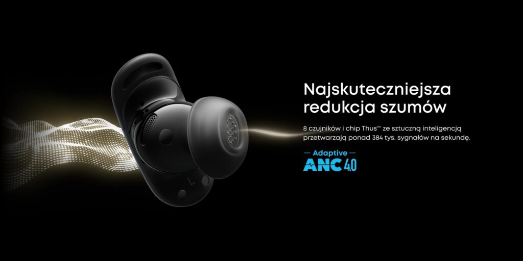 Soundcore Liberty 5 Pro Max_04 - lab-kuzniewski.pl - Testy laptopów, recenzje i porównania Black wireless earbud on a dark background with flowing sound waves and Polish headline about the most effective noise reduction; highlights Adaptive ANC 4.0.